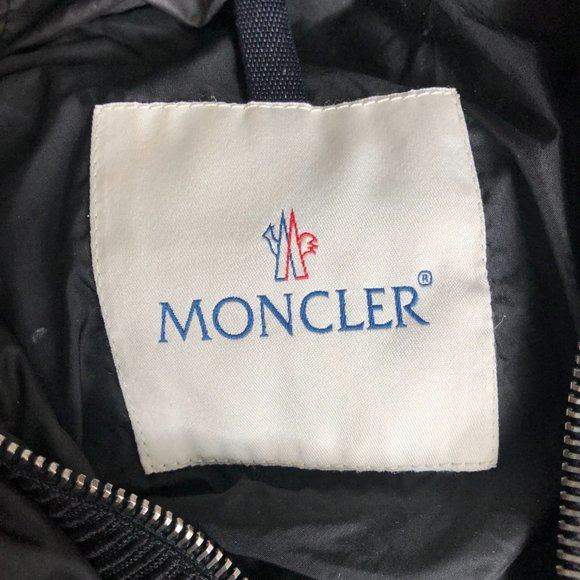 Moncler Long Coat Fur Trim Belted Black and Free Silk Face Mask - Picture 4 of 14